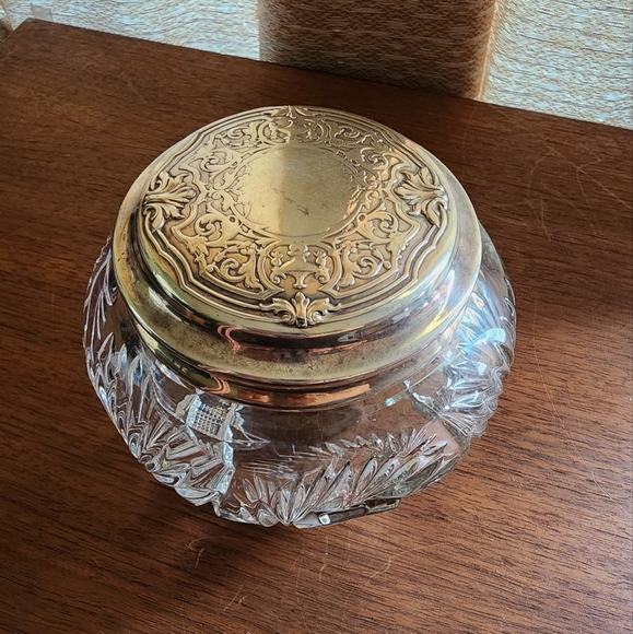 Antique cut crystal jar with sterling silver lid - Picture 1 of 8